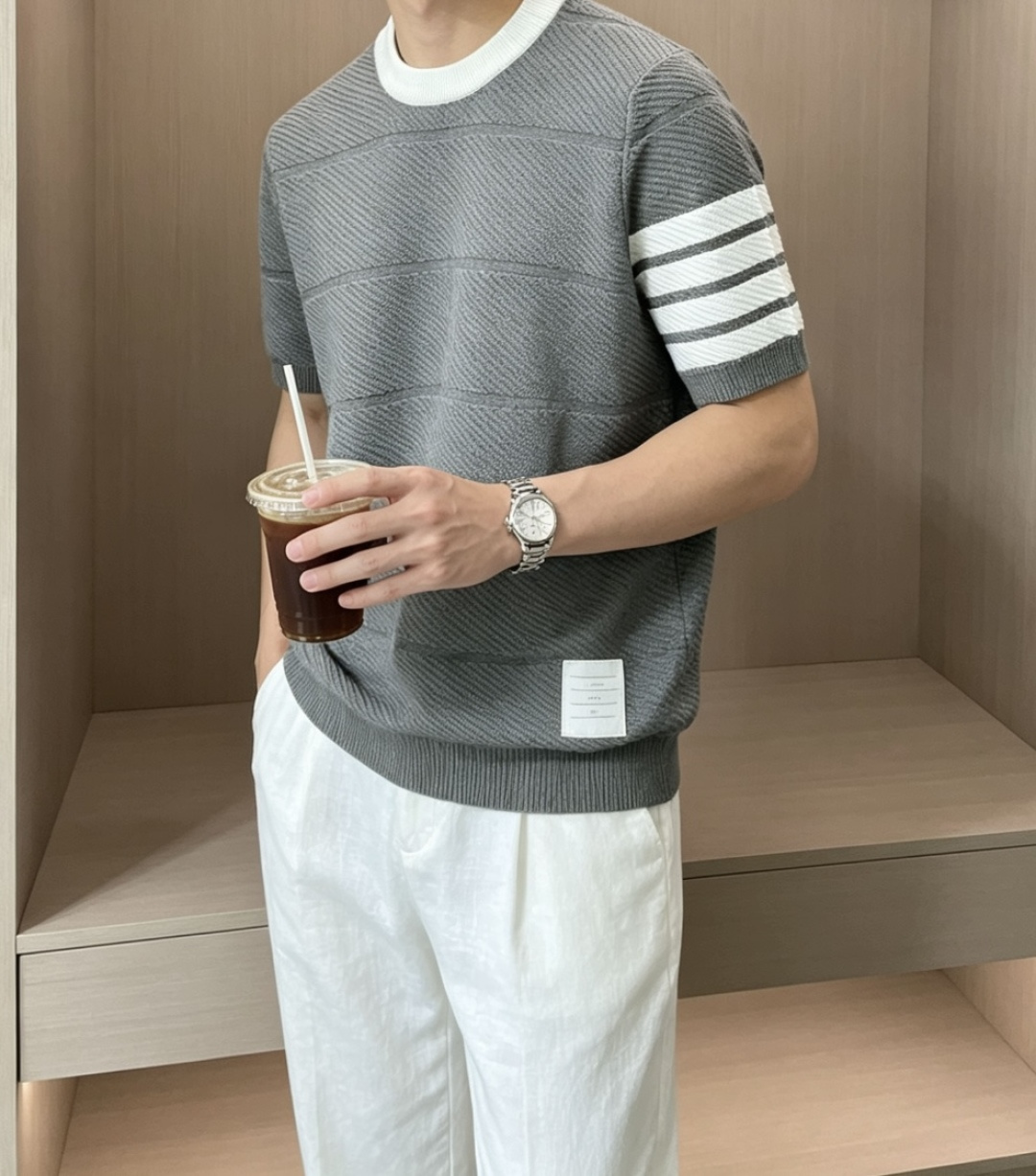 TB  2026ss夏季新品男士针织圆领短袖衫！独家首发 采用纤维超细与高弹的伊力特纱线织造而成，质感与