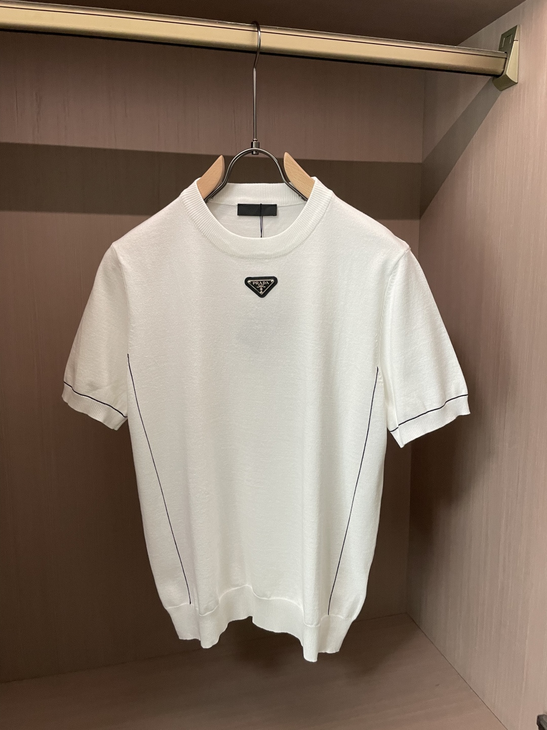 Prad 2026ss夏季新品男士针织圆领短袖衫！独家首发 采用纤维超细与高弹的伊力特纱线织造而成，质感