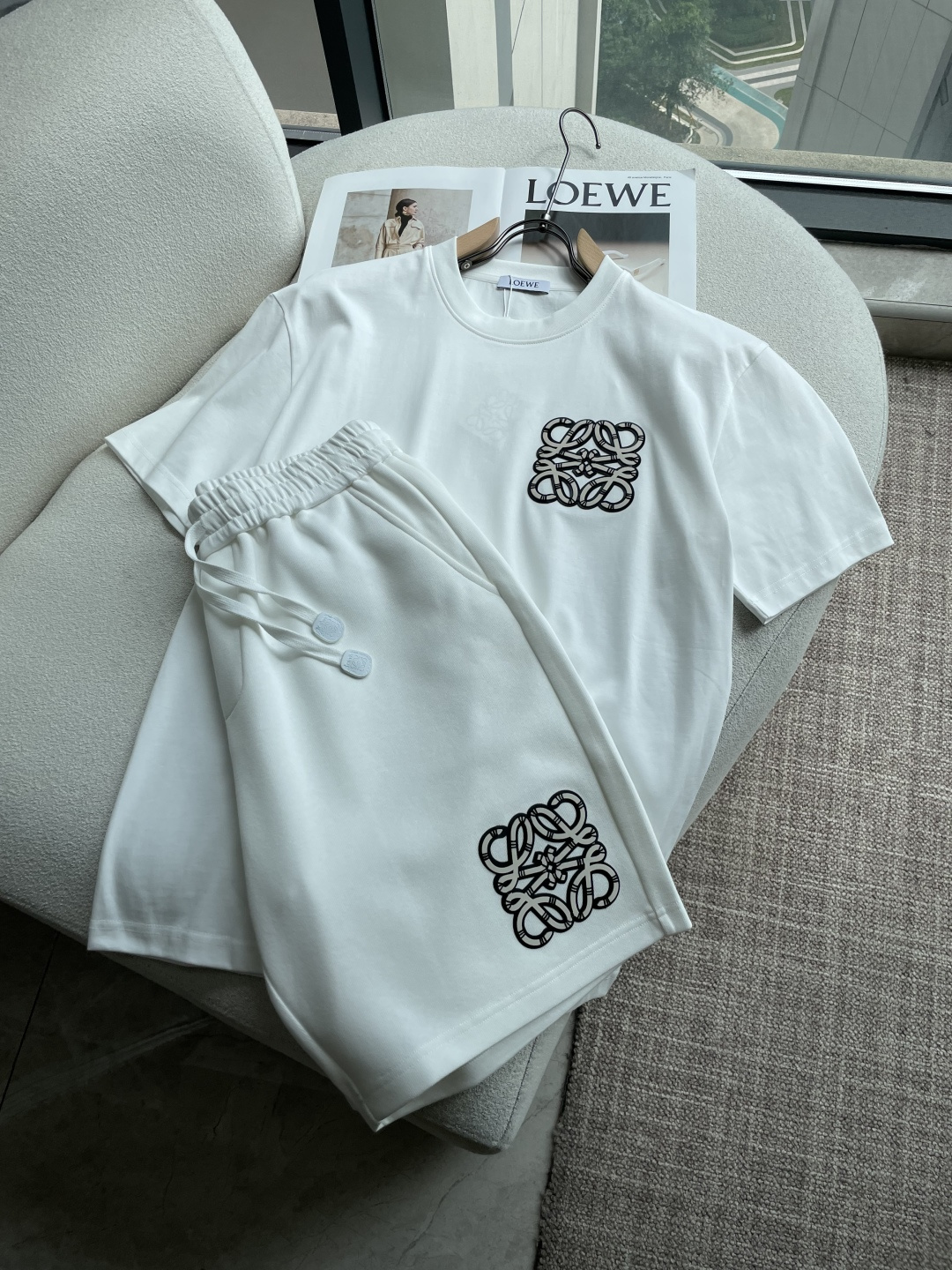 NO:930271,Loewe Round Neck Short Sleeve Shorts Suit Half Sleeve Suit Top Version Trading Company Channel Order, Overseas Boutique Exclusive Limited Sale, Classic Is Eternal, It Is Absolutely Worth It!  This type of suit is also a must-have for lazy people. You don’t have to think about how to match it, you can just get it in one set!  Customized fabrics are provided by customers, which are smooth to the touch, yet crisp and stylish, and the upper body is full of texture!  The overall design is simple and elegant without losing style. It has a strong sense of upper body and is definitely at the forefront of fashion. It is very comfortable to wear. There is no need to say much about the style and cut of the pants. The upper body is exquisite and lively. It is truly a palace-level casual pants that can be used in various occasions whether it is sports or leisure. It is worthy of Amway and roaring recommendation!  !  /1 set (not sold separately) size m-xxxl,,loewe,shorts,T-shirt,19860909Loewe 圆领短袖短裤套装 半袖套装顶级版本贸易公司渠道订单,海外精品独家限定发售,经典即永恒,入手绝对值的！这种类型的套装也是懒人必备的一套,不用想怎么搭配,直接一套轻松搞定！客供定制面料,触感顺滑,却又挺括有型,上身质感十足！ 整体简洁大方而不失格调,上身感极强,绝对走在时尚最前端,穿着非常舒适,裤型款式和裁剪亦无需多言,上身精致跃然,真正殿堂级的休闲裤,无论是运动还是休闲时候都能胜任各种场合,值得安利,咆哮推荐！！ /1套（不拆卖) 尺码m-xxxl,,loewe,shorts,T-shirt,,Men's clothing