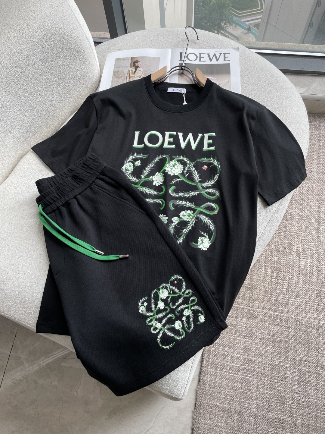 NO:930300,Loewe Round Neck Short Sleeve Shorts Suit Half Sleeve Suit Top Version Trading Company Channel Order, Overseas Boutique Exclusive Limited Sale, Classic Is Eternal, It Is Absolutely Worth It!  This type of suit is also a must-have for lazy people. You don’t have to think about how to match it, you can just get it in one set!  Customized fabrics are provided by customers, which are smooth to the touch, yet crisp and stylish, and the upper body is full of texture!  The overall design is simple and elegant without losing style. It has a strong sense of upper body and is definitely at the forefront of fashion. It is very comfortable to wear. There is no need to say much about the style and cut of the pants. The upper body is exquisite and lively. It is truly a palace-level casual pants that can be used in various occasions whether it is sports or leisure. It is worthy of Amway and roaring recommendation!  !  /1 set (not sold separately) size m-xxxl,,loewe,shorts,T-shirt,19860909Loewe 圆领短袖短裤套装 半袖套装顶级版本贸易公司渠道订单,海外精品独家限定发售,经典即永恒,入手绝对值的！这种类型的套装也是懒人必备的一套,不用想怎么搭配,直接一套轻松搞定！客供定制面料,触感顺滑,却又挺括有型,上身质感十足！ 整体简洁大方而不失格调,上身感极强,绝对走在时尚最前端,穿着非常舒适,裤型款式和裁剪亦无需多言,上身精致跃然,真正殿堂级的休闲裤,无论是运动还是休闲时候都能胜任各种场合,值得安利,咆哮推荐！！ /1套（不拆卖) 尺码m-xxxl,,loewe,shorts,T-shirt,,Men's clothing