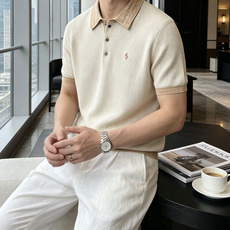 拉夫劳伦 2026ss夏季新品男士针织翻领短袖衫!独家首发 采用纤维超细与高弹的伊力特纱线织造而成,质感 拉夫劳伦 2026ss夏季新品男士针织翻领短袖衫!独家首发 采用纤维超细与高弹的伊力特纱线织造而成,质感