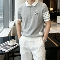 TB 2026ss夏季新品男士针织翻领短袖衫!独家首发 采用纤维超细与高弹的伊力特纱线织造而成,质感与纹 TB 2026ss夏季新品男士针织翻领短袖衫!独家首发 采用纤维超细与高弹的伊力特纱线织造而成,质感与纹