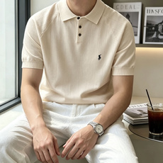拉夫劳伦 2026ss夏季新品男士针织翻领短袖衫!独家首发 采用纤维超细与高弹的伊力特纱线织造而成,质感 拉夫劳伦 2026ss夏季新品男士针织翻领短袖衫!独家首发 采用纤维超细与高弹的伊力特纱线织造而成,质感
