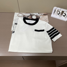 TB 2026ss夏季新品男士针织圆领短袖衫!独家首发 采用纤维超细与高弹的伊力特纱线织造而成,质感与纹 TB 2026ss夏季新品男士针织圆领短袖衫!独家首发 采用纤维超细与高弹的伊力特纱线织造而成,质感与纹