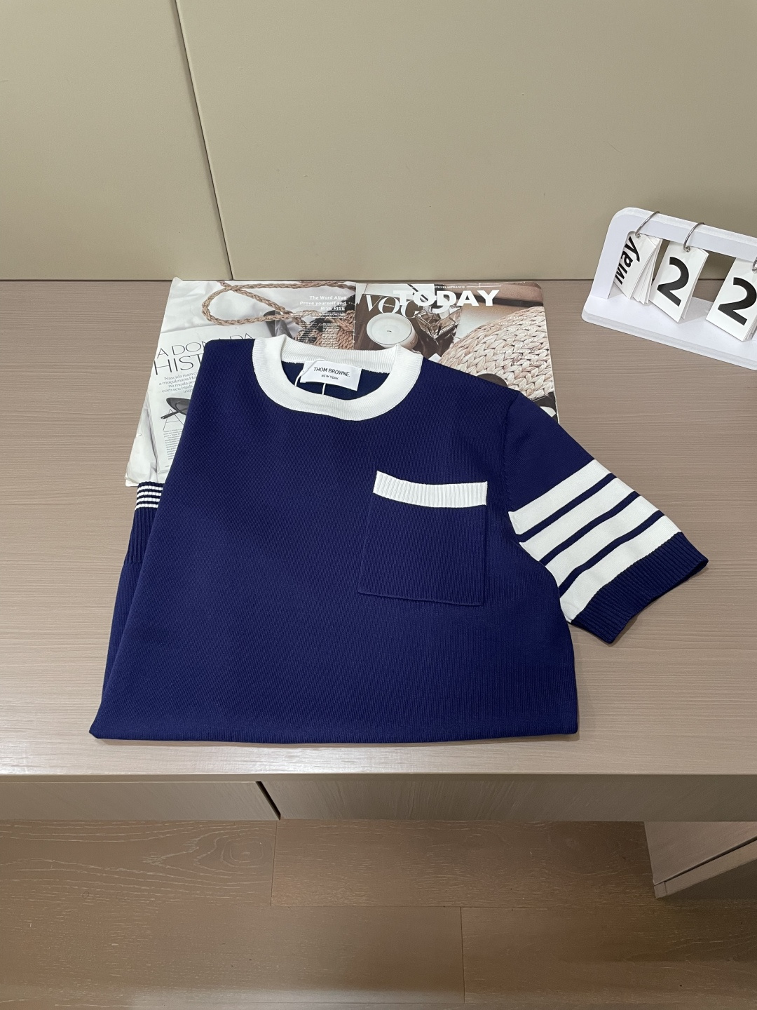 TB 2026ss夏季新品男士针织圆领短袖衫！独家首发 采用纤维超细与高弹的伊力特纱线织造而成，质感与纹