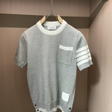 TB 2026ss夏季新品男士针织圆领短袖衫!独家首发 采用纤维超细与高弹的伊力特纱线织造而成,质感与纹 TB 2026ss夏季新品男士针织圆领短袖衫!独家首发 采用纤维超细与高弹的伊力特纱线织造而成,质感与纹