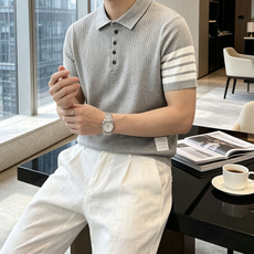 TB 2026ss夏季新品男士针织翻领短袖衫!独家首发 采用纤维超细与高弹的伊力特纱线织造而成,质感与纹 TB 2026ss夏季新品男士针织翻领短袖衫!独家首发 采用纤维超细与高弹的伊力特纱线织造而成,质感与纹