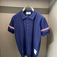 TB 2026ss夏季新品男士针织翻领短袖衫!独家首发 采用纤维超细与高弹的伊力特纱线织造而成,质感与纹 TB 2026ss夏季新品男士针织翻领短袖衫!独家首发 采用纤维超细与高弹的伊力特纱线织造而成,质感与纹
