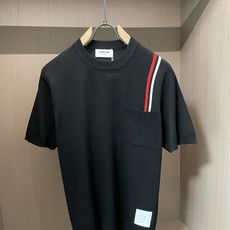 TB 2026ss夏季新品男士针织圆领短袖衫!独家首发 采用纤维超细与高弹的伊力特纱线织造而成,质感与纹 TB 2026ss夏季新品男士针织圆领短袖衫!独家首发 采用纤维超细与高弹的伊力特纱线织造而成,质感与纹