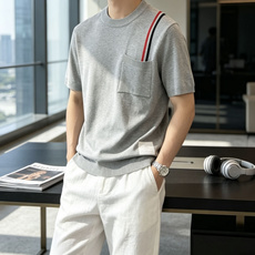 TB 2026ss夏季新品男士针织圆领短袖衫!独家首发 采用纤维超细与高弹的伊力特纱线织造而成,质感与纹 TB 2026ss夏季新品男士针织圆领短袖衫!独家首发 采用纤维超细与高弹的伊力特纱线织造而成,质感与纹