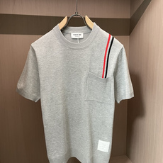 TB 2026ss夏季新品男士针织圆领短袖衫!独家首发 采用纤维超细与高弹的伊力特纱线织造而成,质感与纹 TB 2026ss夏季新品男士针织圆领短袖衫!独家首发 采用纤维超细与高弹的伊力特纱线织造而成,质感与纹