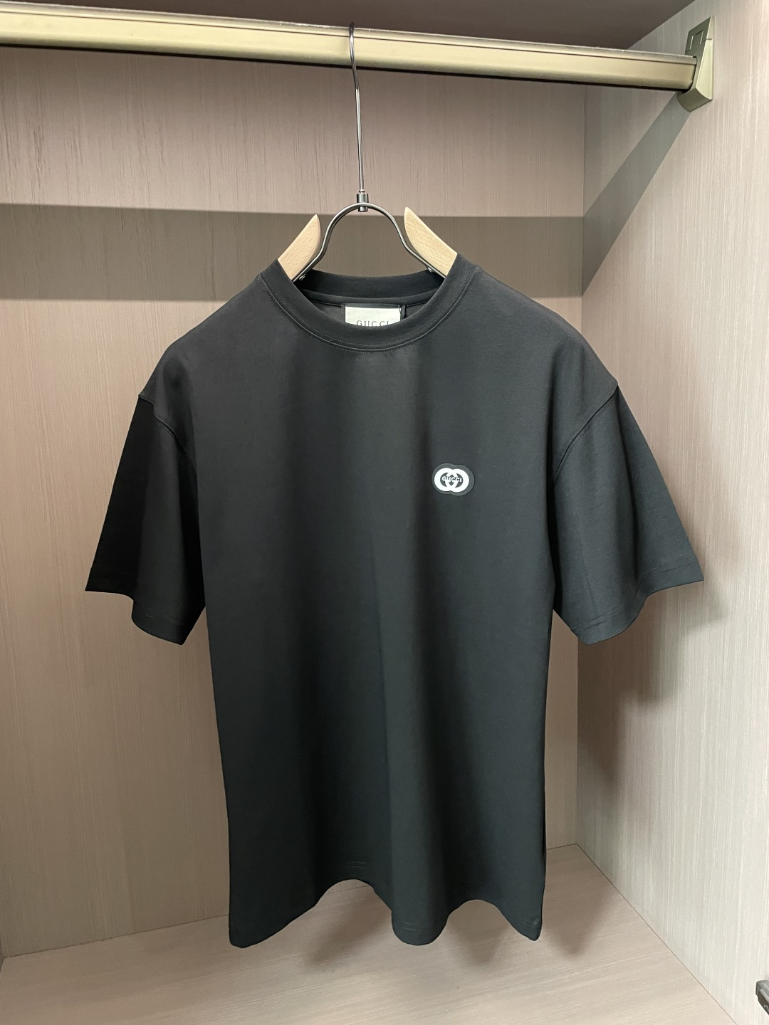 Gucc 2026春夏新款首发专柜最新款短袖圆领T恤 高端订制 设计前卫时尚！品牌logo重工艺设计 高