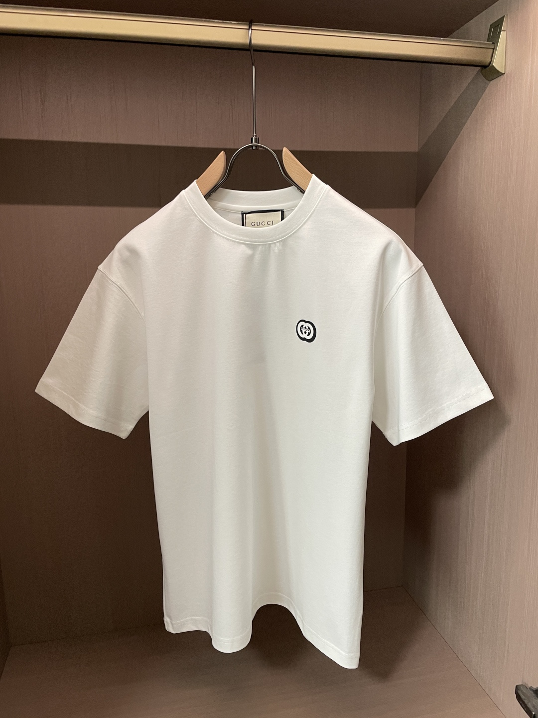 Gucc 2026春夏新款首发专柜最新款短袖圆领T恤 高端订制 设计前卫时尚！品牌logo重工艺设计 高