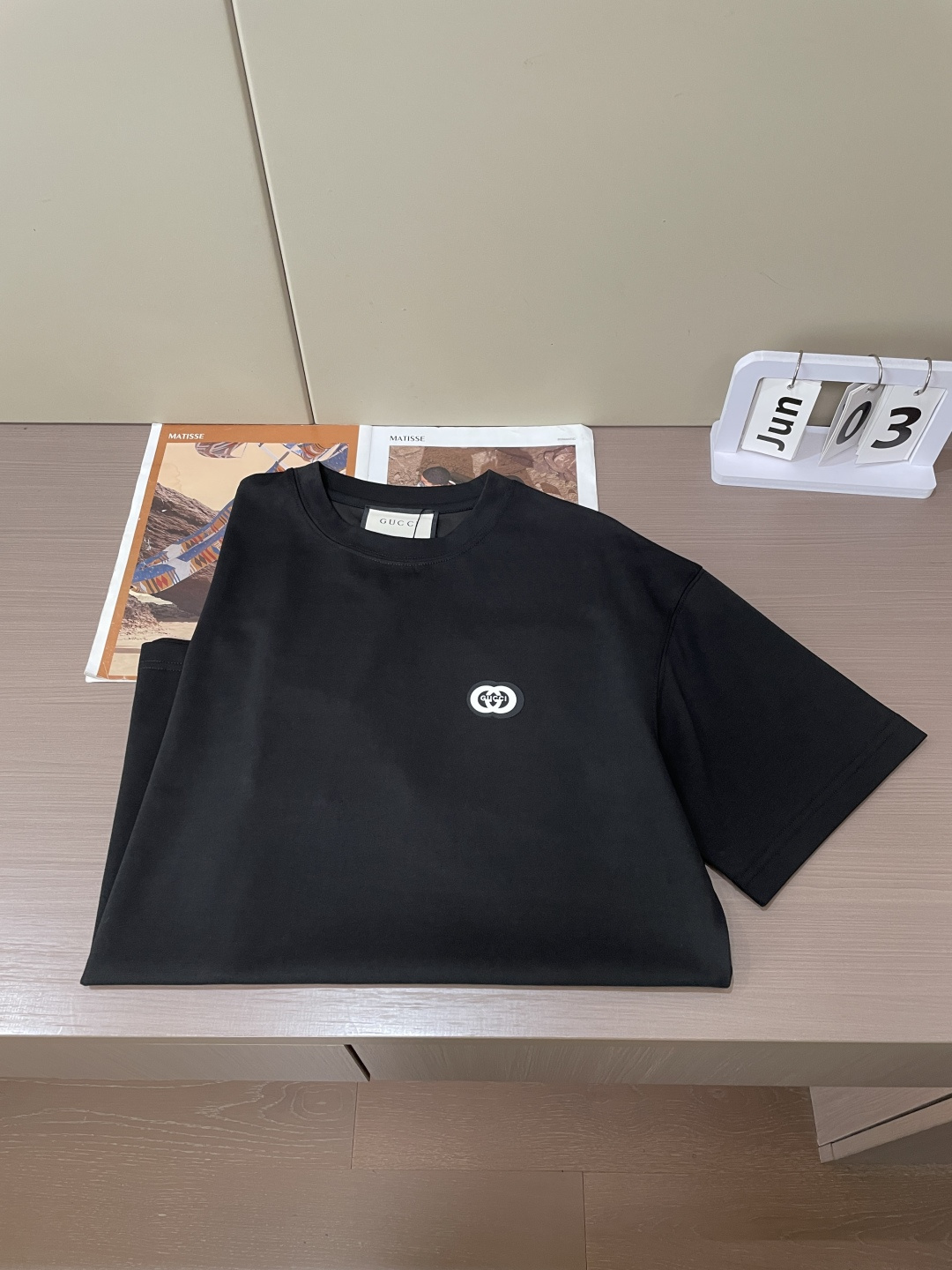 Gucc 2026春夏新款首发专柜最新款短袖圆领T恤 高端订制 设计前卫时尚！品牌logo重工艺设计 高