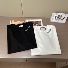 Gucc 2026春夏新款首发专柜最新款短袖圆领T恤 高端订制 设计前卫时尚!品牌logo重工艺设计 高 Gucc 2026春夏新款首发专柜最新款短袖圆领T恤 高端订制 设计前卫时尚!品牌logo重工艺设计 高