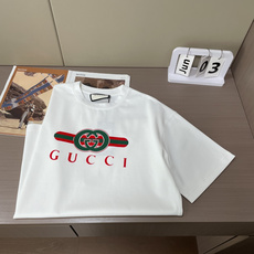 Gucc 2026春夏新款首发专柜最新款短袖圆领T恤 高端订制 设计前卫时尚!品牌logo重工艺设计 高 Gucc 2026春夏新款首发专柜最新款短袖圆领T恤 高端订制 设计前卫时尚!品牌logo重工艺设计 高