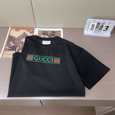 Gucc 2026春夏新款首发专柜最新款短袖圆领T恤 高端订制 设计前卫时尚!品牌logo重工艺设计 高 Gucc 2026春夏新款首发专柜最新款短袖圆领T恤 高端订制 设计前卫时尚!品牌logo重工艺设计 高
