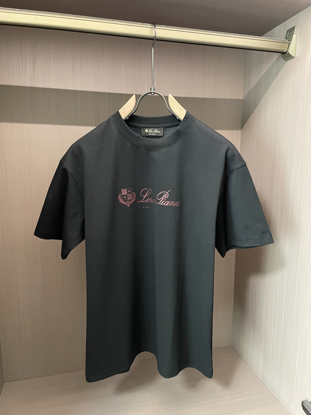 Loro piana  春夏新款首发专柜最新款短袖圆领T恤 高端订制 设计前卫时尚！品牌logo重工艺设
