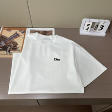 D奥 2026春夏新款首发专柜最新款短袖圆领T恤 高端订制 设计前卫时尚!品牌logo重工艺设计 高端定 D奥 2026春夏新款首发专柜最新款短袖圆领T恤 高端订制 设计前卫时尚!品牌logo重工艺设计 高端定