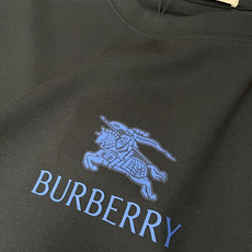 Bur 2026春夏新款首发专柜最新款短袖圆领T恤 高端订制 设计前卫时尚!品牌logo重工艺设计 高端 Bur 2026春夏新款首发专柜最新款短袖圆领T恤 高端订制 设计前卫时尚!品牌logo重工艺设计 高端