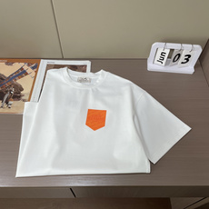 爱🐎仕 2026春夏新款首发专柜最新款短袖圆领T恤 高端订制 设计前卫时尚!品牌logo重工艺设计 高 爱🐎仕 2026春夏新款首发专柜最新款短袖圆领T恤 高端订制 设计前卫时尚!品牌logo重工艺设计 高