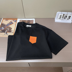 爱🐎仕 2026春夏新款首发专柜最新款短袖圆领T恤 高端订制 设计前卫时尚!品牌logo重工艺设计 高 爱🐎仕 2026春夏新款首发专柜最新款短袖圆领T恤 高端订制 设计前卫时尚!品牌logo重工艺设计 高