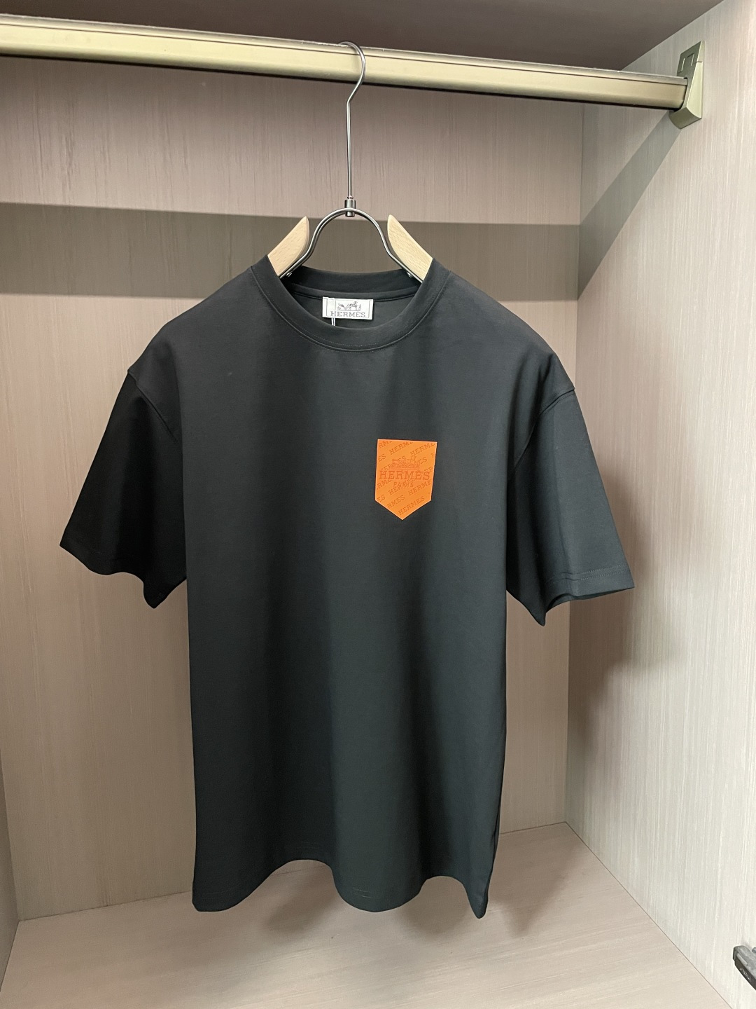 爱🐎仕  2026春夏新款首发专柜最新款短袖圆领T恤 高端订制 设计前卫时尚！品牌logo重工艺设计 高