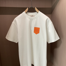 爱🐎仕 2026春夏新款首发专柜最新款短袖圆领T恤 高端订制 设计前卫时尚!品牌logo重工艺设计 高 爱🐎仕 2026春夏新款首发专柜最新款短袖圆领T恤 高端订制 设计前卫时尚!品牌logo重工艺设计 高