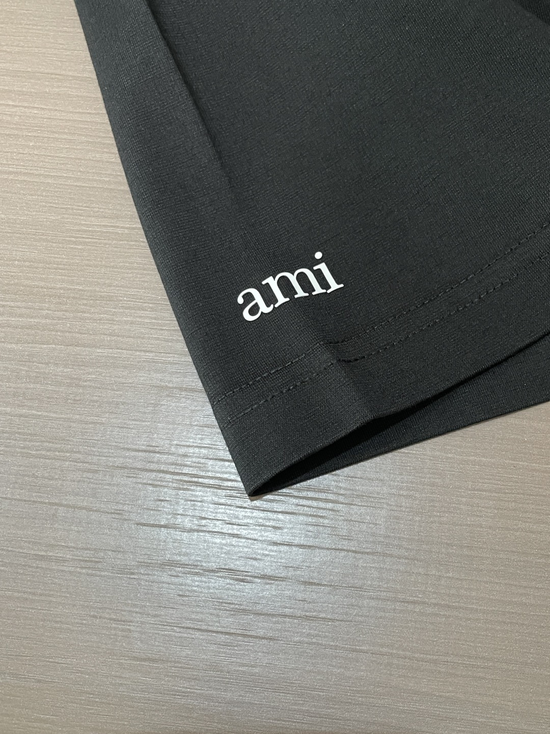 Ami 2026春夏新款首发专柜最新款短袖圆领T恤 高端订制 设计前卫时尚！品牌logo重工艺设计 高端