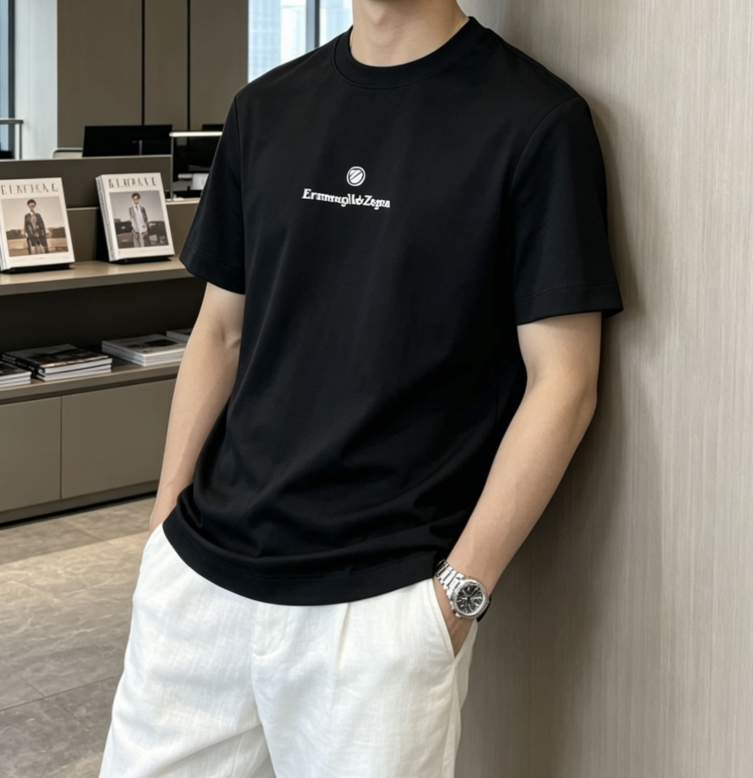 杰尼亚 甄选品牌高支长绒棉面料，触感顺滑细腻，上身自带凉感，垂坠利落不软塌，久穿也不易变形、起皱，告别廉