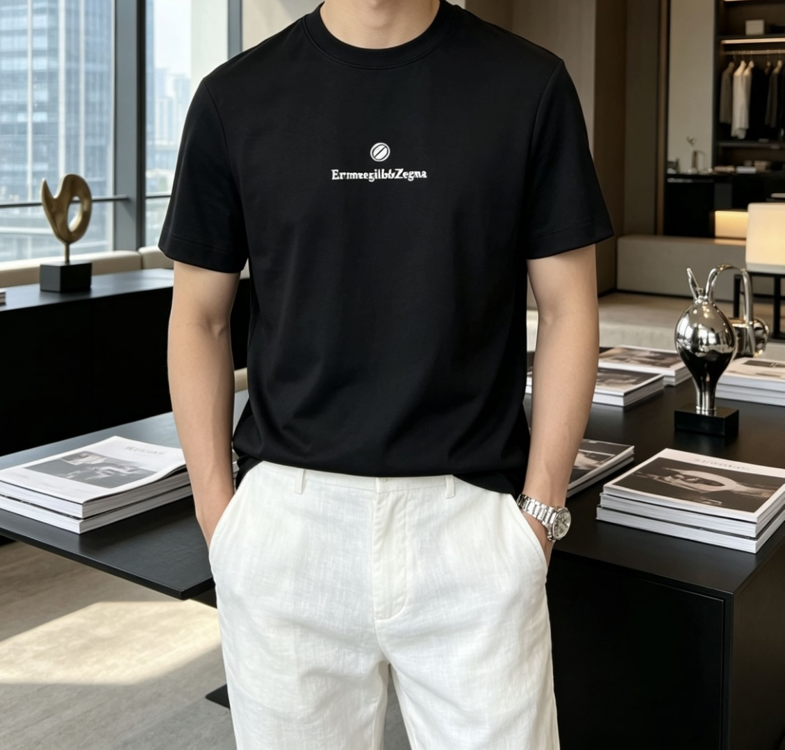 杰尼亚 甄选品牌高支长绒棉面料，触感顺滑细腻，上身自带凉感，垂坠利落不软塌，久穿也不易变形、起皱，告别廉