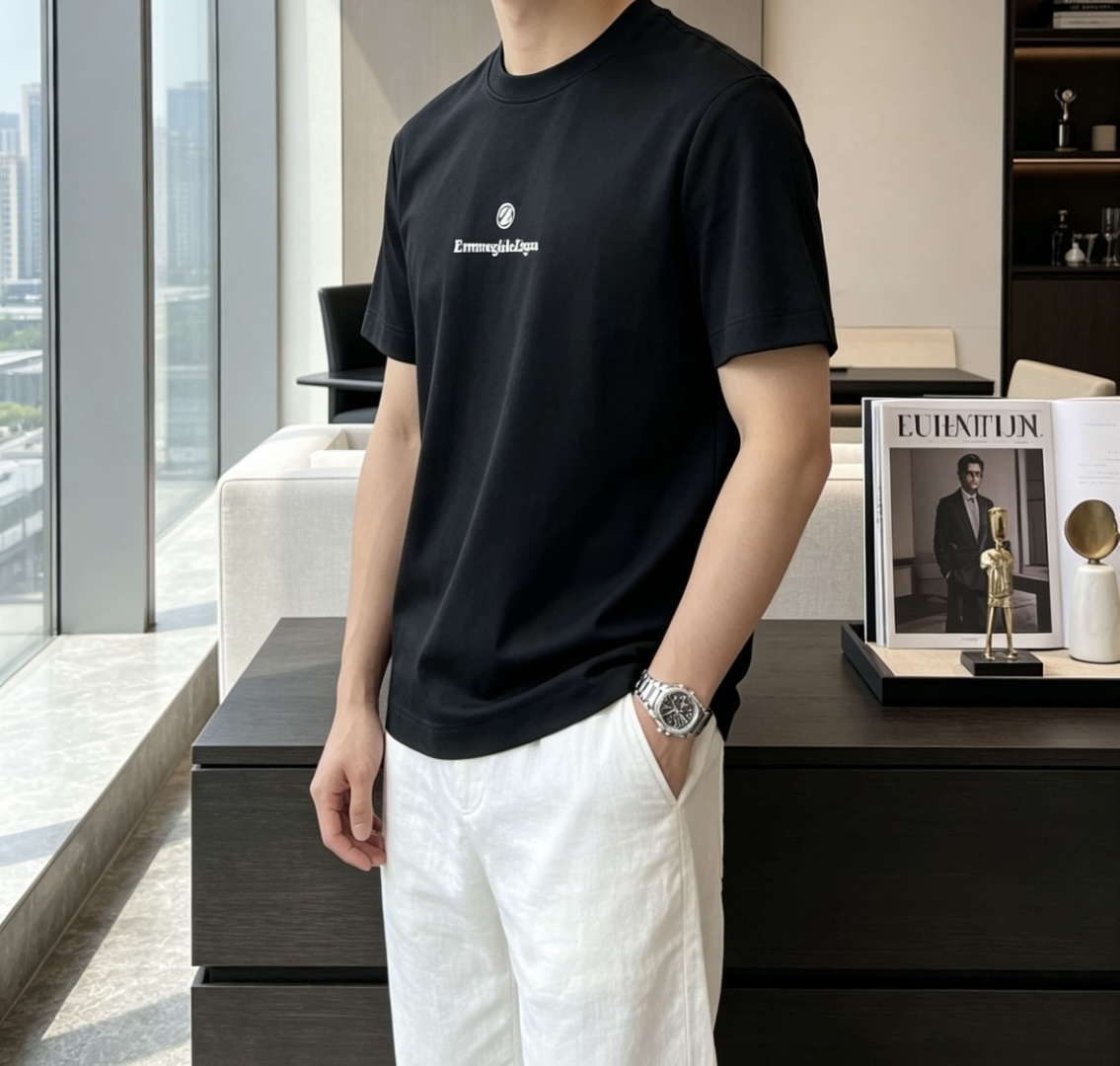 杰尼亚 甄选品牌高支长绒棉面料，触感顺滑细腻，上身自带凉感，垂坠利落不软塌，久穿也不易变形、起皱，告别廉