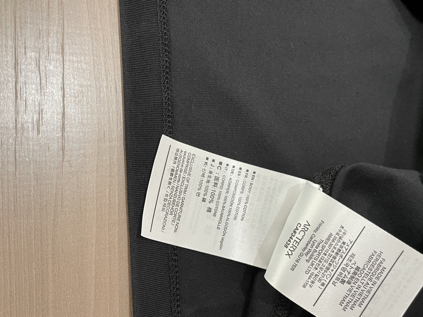 鸟家 采用专属的轻量速干面料，触感顺滑亲肤，自带透气排汗属性，告别闷热黏腻。面料自带抗皱抗起球特性，日常