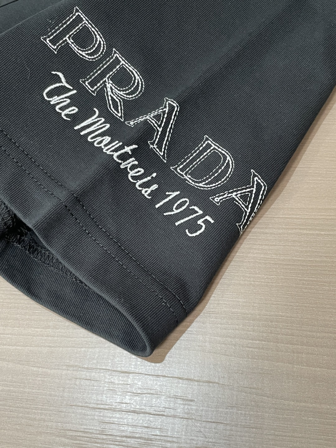 Prad 圆领短袖短裤套装 半袖套装顶级版本贸易公司渠道订单，海外精品独家限定发售，经典即永恒，入手绝对