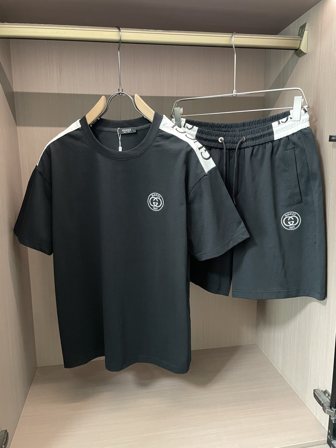 Gucc 圆领短袖短裤套装 半袖套装顶级版本贸易公司渠道订单，海外精品独家限定发售，经典即永恒，入手绝对