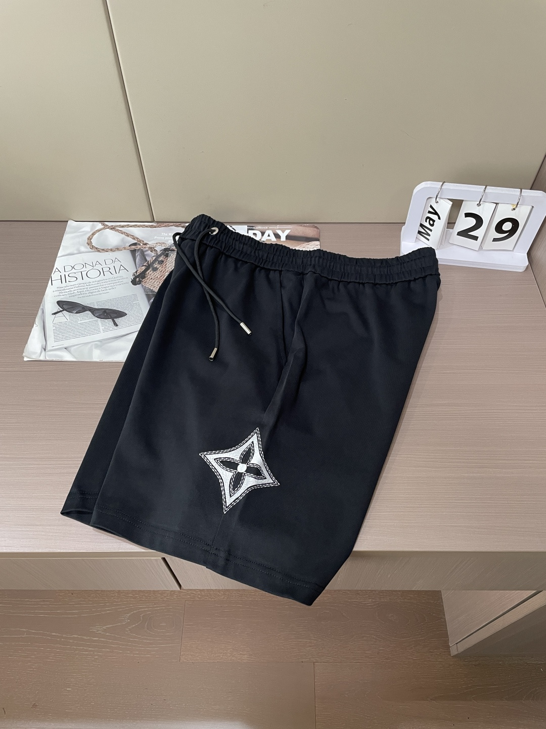 Lv 圆领短袖短裤套装 半袖套装顶级版本贸易公司渠道订单，海外精品独家限定发售，经典即永恒，入手绝对值的