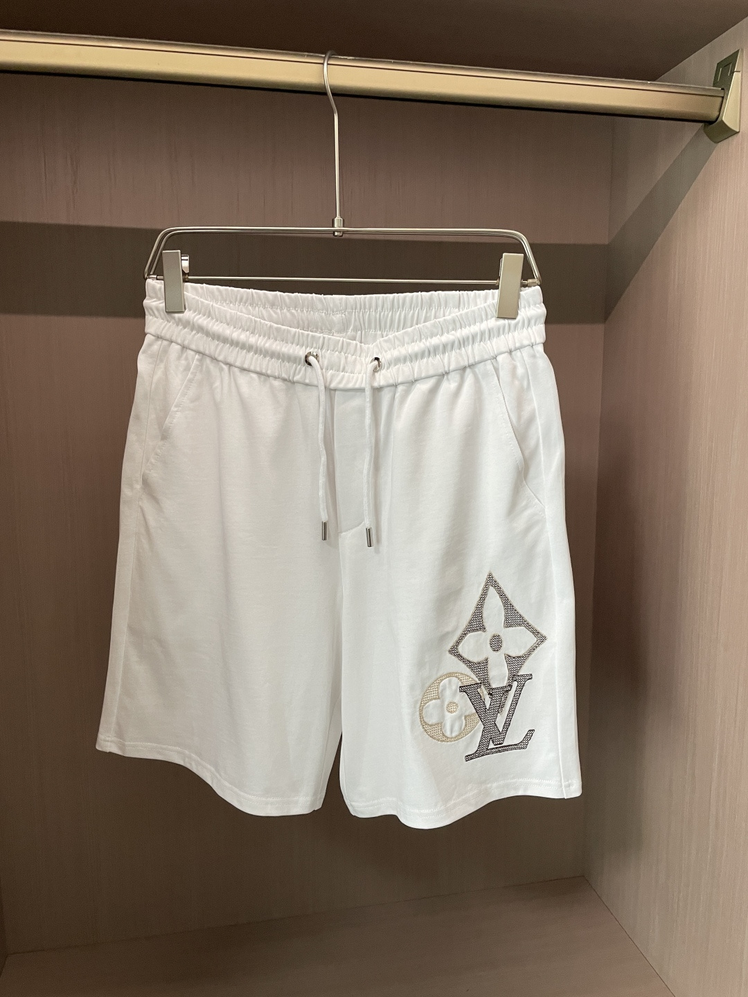 Lv 圆领短袖短裤套装 半袖套装顶级版本贸易公司渠道订单，海外精品独家限定发售，经典即永恒，入手绝对值的