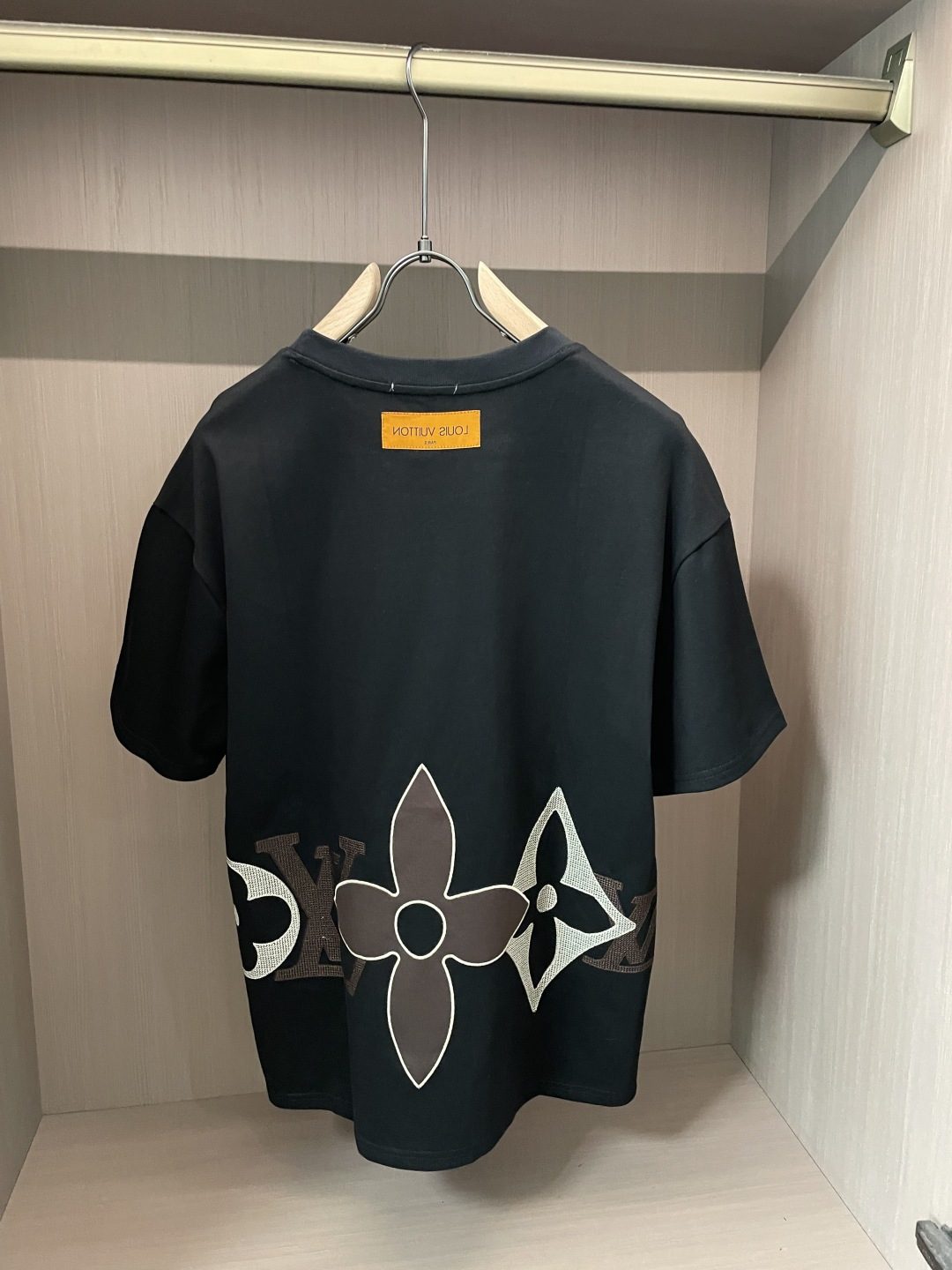 Lv 圆领短袖短裤套装 半袖套装顶级版本贸易公司渠道订单，海外精品独家限定发售，经典即永恒，入手绝对值的