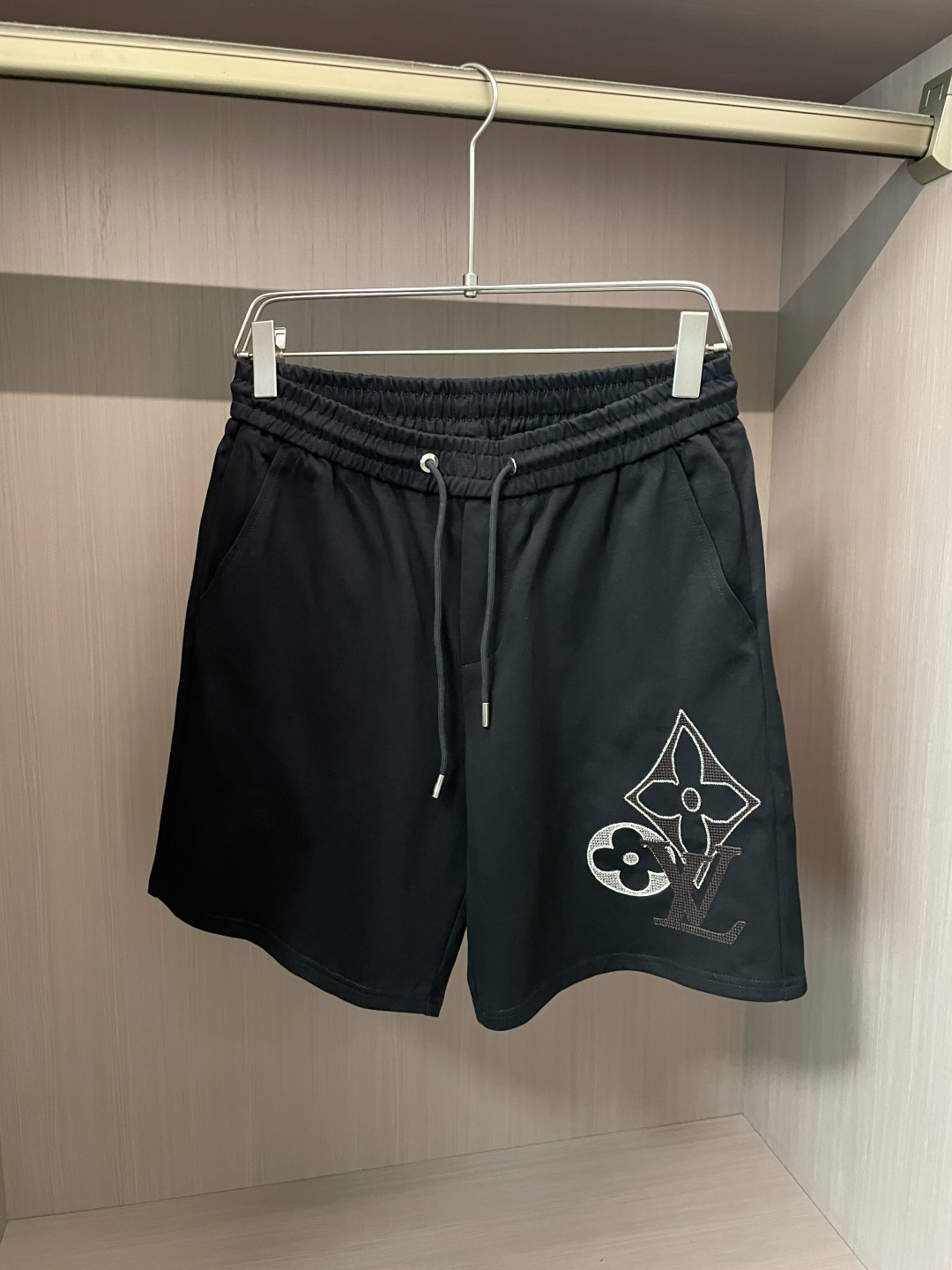 Lv 圆领短袖短裤套装 半袖套装顶级版本贸易公司渠道订单，海外精品独家限定发售，经典即永恒，入手绝对值的