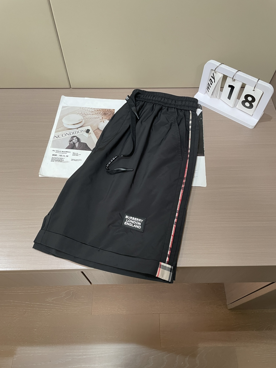 Bur 2026夏季短裤！百搭松紧腰休闲五分裤！松紧腰 两侧插袋 面料采用客供定织高支面料，上身透气，柔