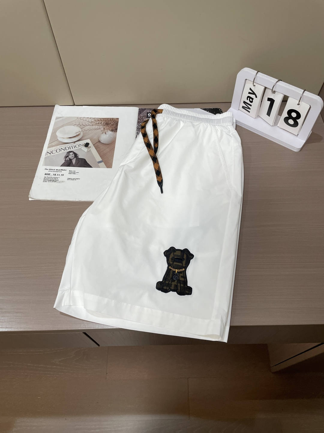 FD 2026春夏新品短裤 甄选轻薄速干尼龙面料，自带透气防水属性，上身轻盈无负担，出汗也能快速干爽，告