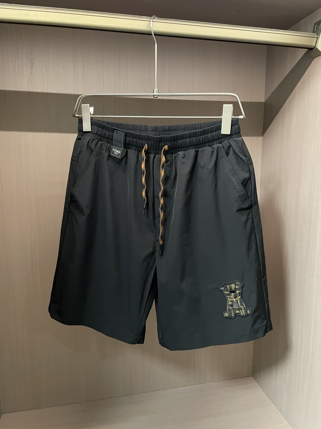 FD 2026春夏新品短裤 甄选轻薄速干尼龙面料，自带透气防水属性，上身轻盈无负担，出汗也能快速干爽，告