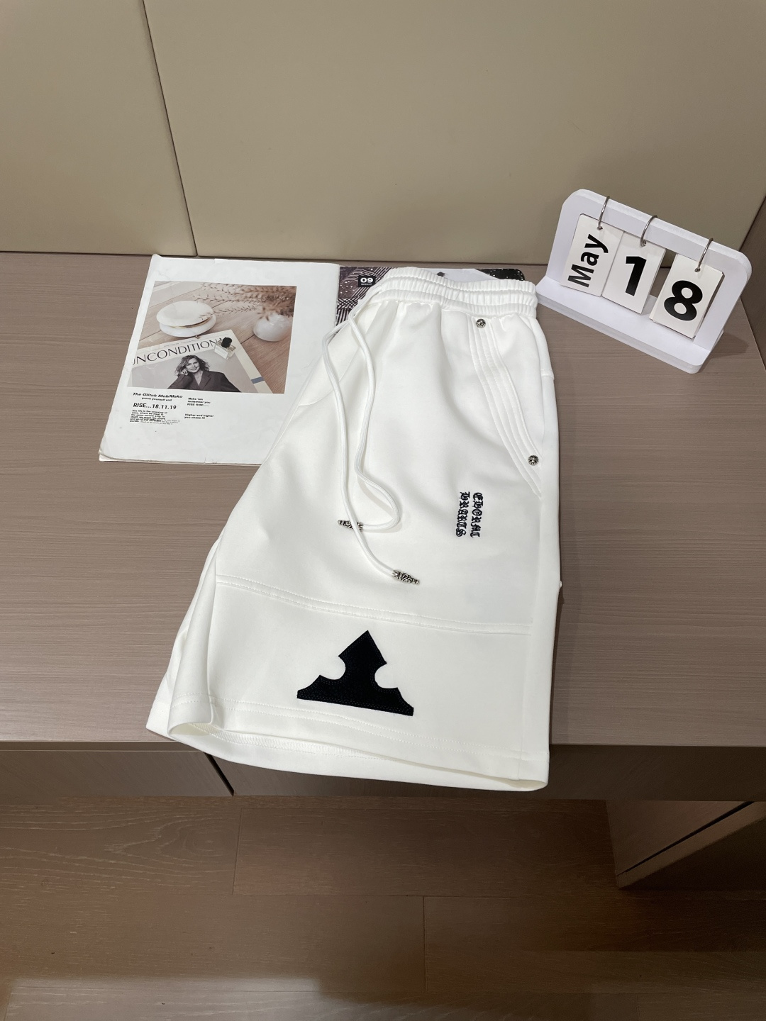 克罗心 2026夏季短裤！百搭松紧腰休闲五分裤！松紧腰 两侧插袋 面料采用客供定织高支面料，上身透气，柔