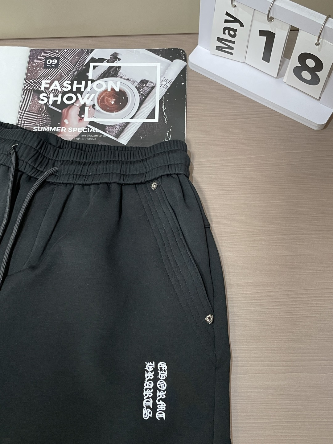 克罗心 2026夏季短裤！百搭松紧腰休闲五分裤！松紧腰 两侧插袋 面料采用客供定织高支面料，上身透气，柔