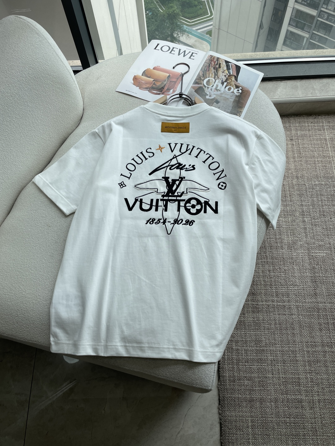 Lv 官网同款 官网同款 官网同款⚠️重磅推荐！2026ss夏装新品 专柜在售 最新系列图案logo短袖