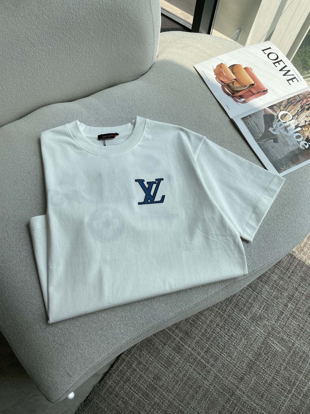 Lv 官网同款 官网同款 官网同款⚠️重磅推荐！2026ss夏装新品 专柜在售 最新系列图案logo短袖
