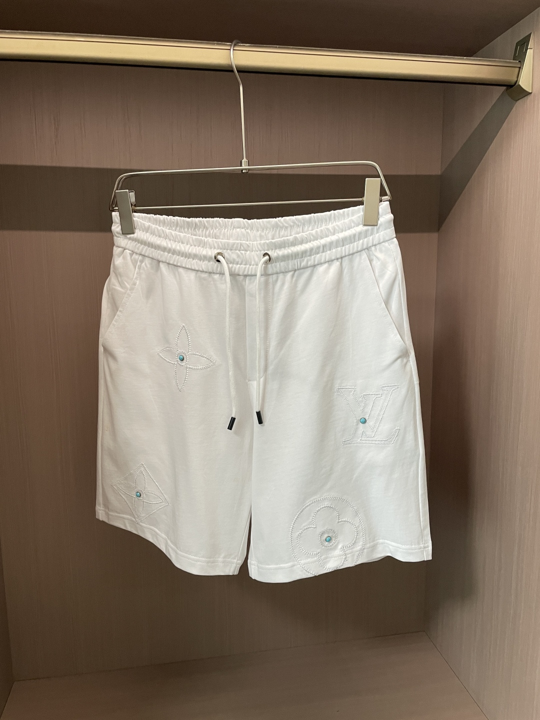 Lv 圆领短袖短裤套装 半袖套装顶级版本贸易公司渠道订单，海外精品独家限定发售，经典即永恒，入手绝对值的