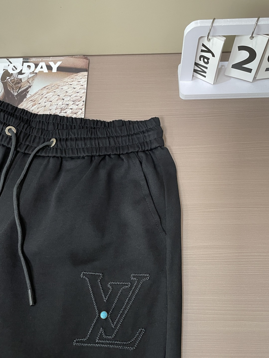 Lv 圆领短袖短裤套装 半袖套装顶级版本贸易公司渠道订单，海外精品独家限定发售，经典即永恒，入手绝对值的