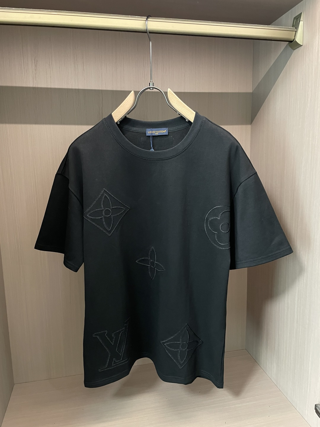 Lv 圆领短袖短裤套装 半袖套装顶级版本贸易公司渠道订单，海外精品独家限定发售，经典即永恒，入手绝对值的