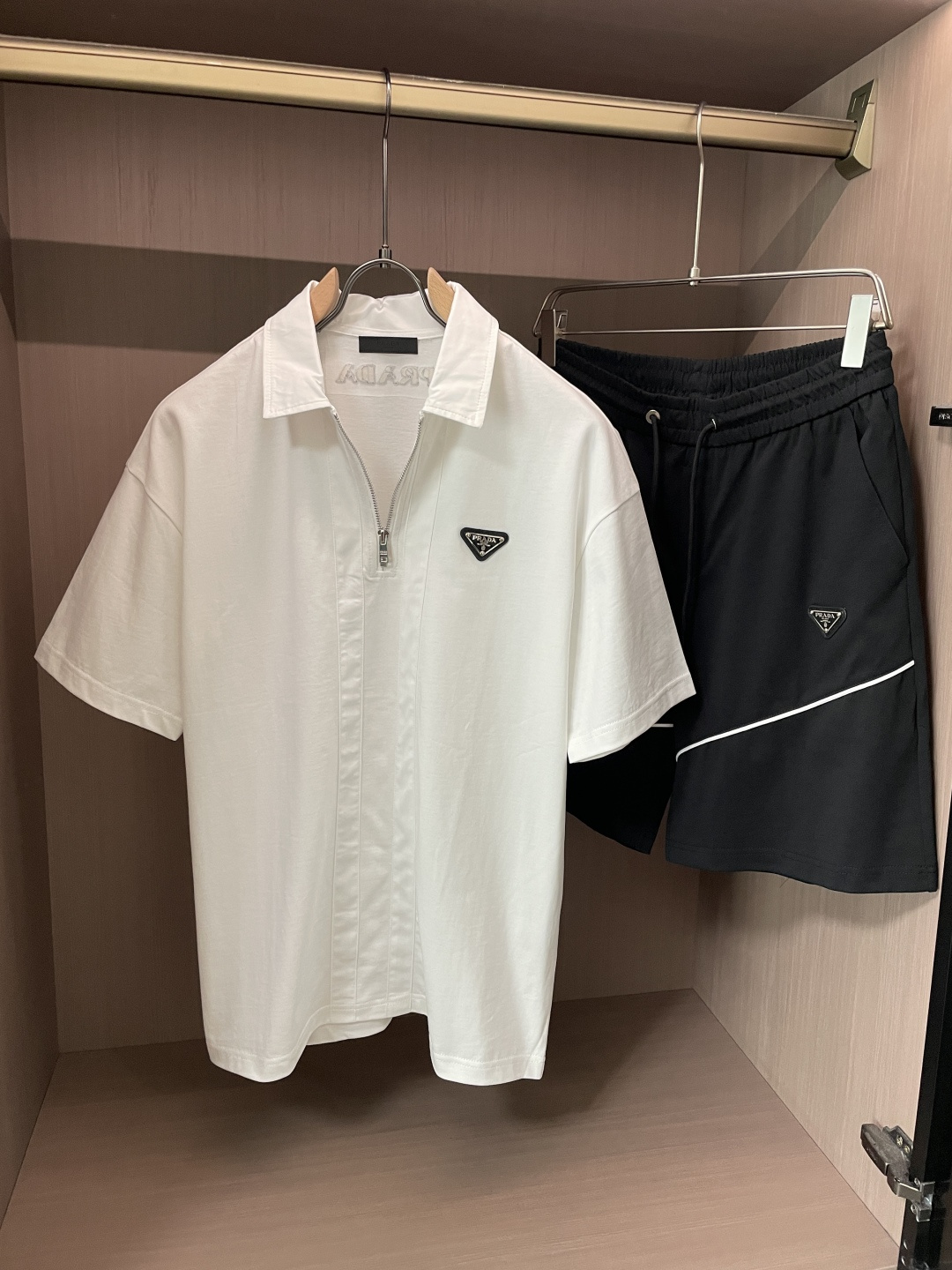 Prad 翻领短袖短裤套装 半袖套装顶级版本贸易公司渠道订单，海外精品独家限定发售，经典即永恒，入手绝对